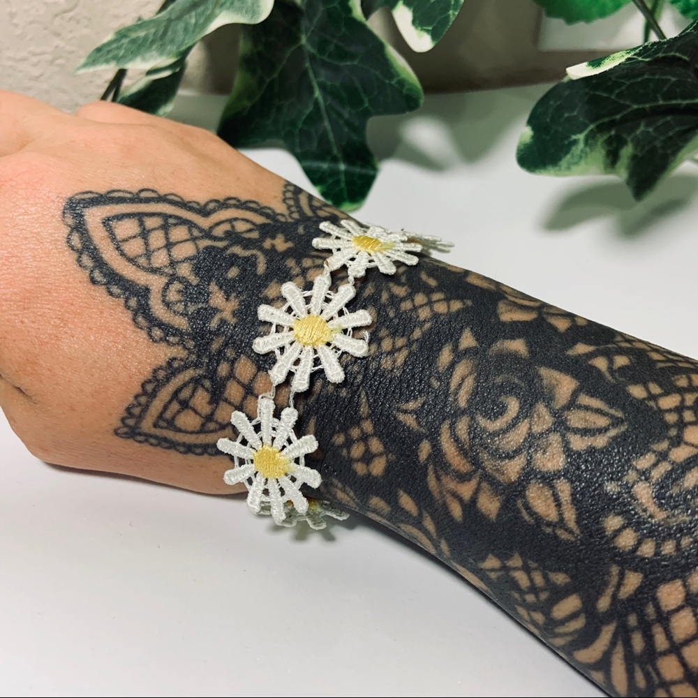 Daisy Chain Bracelet New